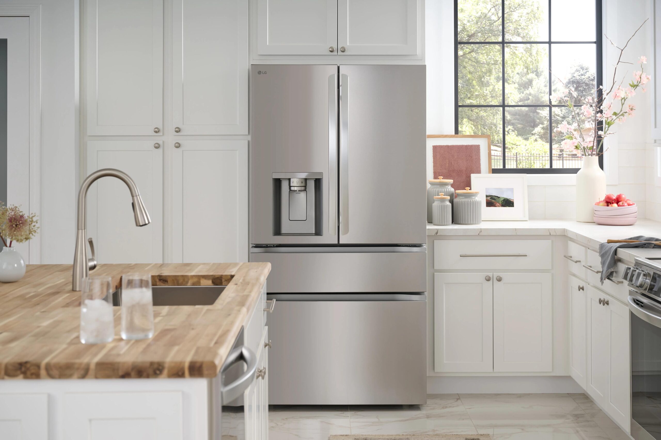 Refrigerador LG en cocina, servicio de reparación a domicilio en Santiago